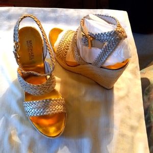 GORGEOUS MICHAEL KORS JUNIPER ESPADRILLE SANDALS, MINT CONDITION, " WHITE GOLD"